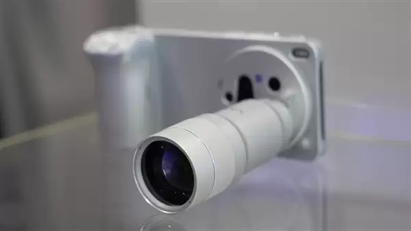 等深微曲屏谢幕！vivo X300 Ultra回归直屏：京东方供货 直屏党的春天来了