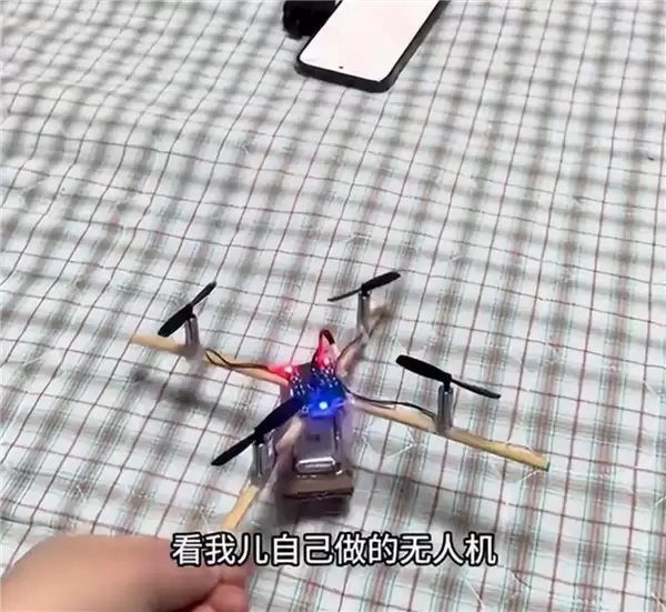 高手在民间！男孩用筷子做的无人机能起飞 网友笑谈俄罗斯看到要狂下单