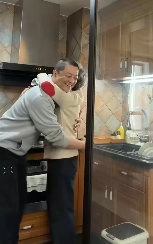 李亚鹏元宵节真情告白!呼吁大家拥抱母亲