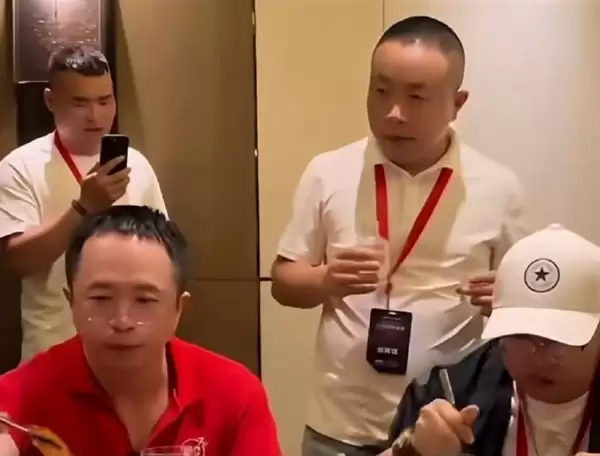 百万网红给周鸿祎敬酒被指遭无视 当事人：两年前的事被过度解读