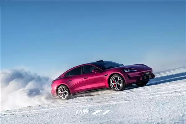 鸿蒙智行最年轻的车 享界Z7电光紫粉官图发布:保时捷韵味十足