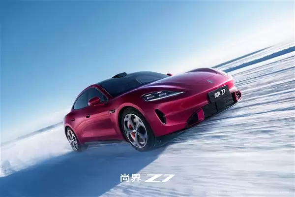 鸿蒙智行最年轻的车 享界Z7电光紫粉官图发布:保时捷韵味十足