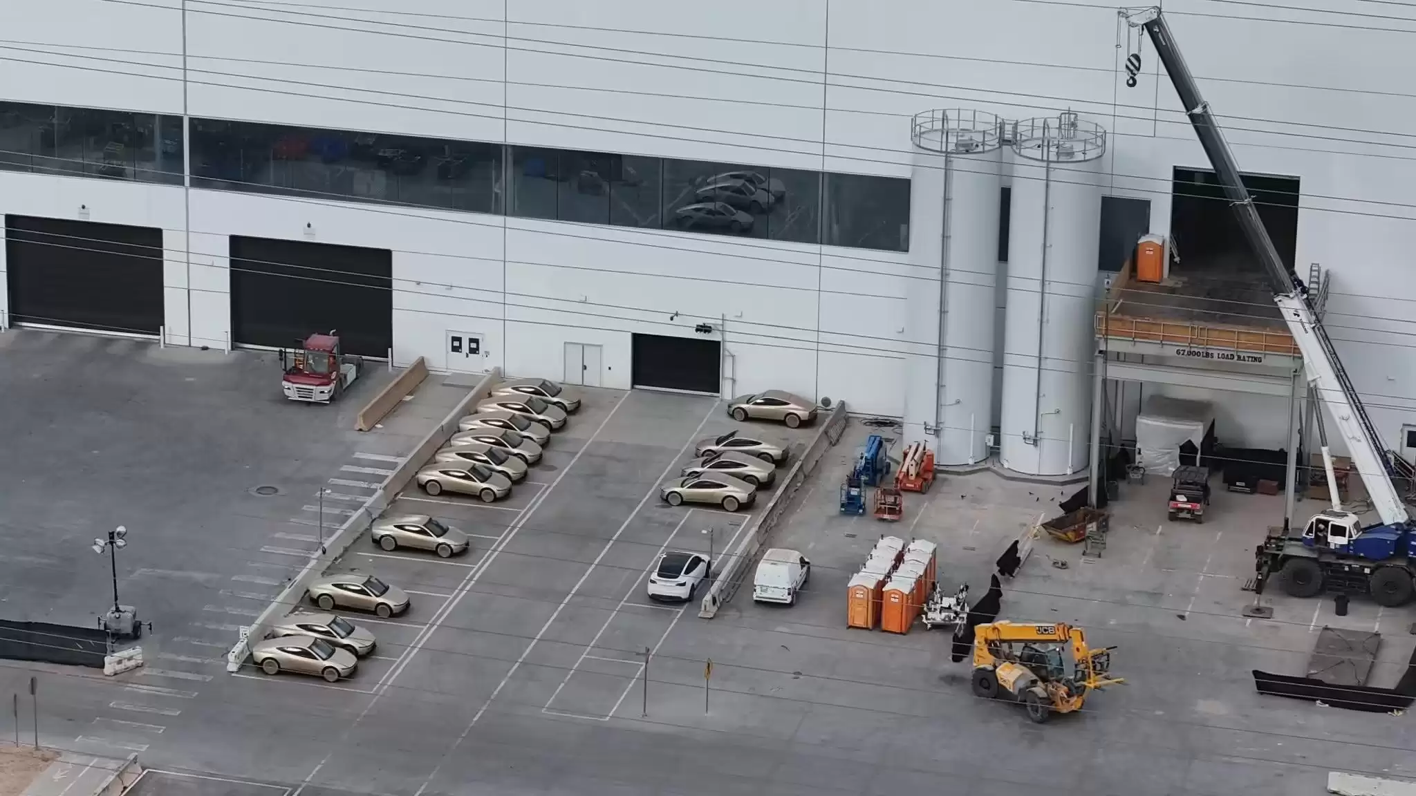 无方向盘的特斯拉Cybercab试生产提速，下月将启动量产