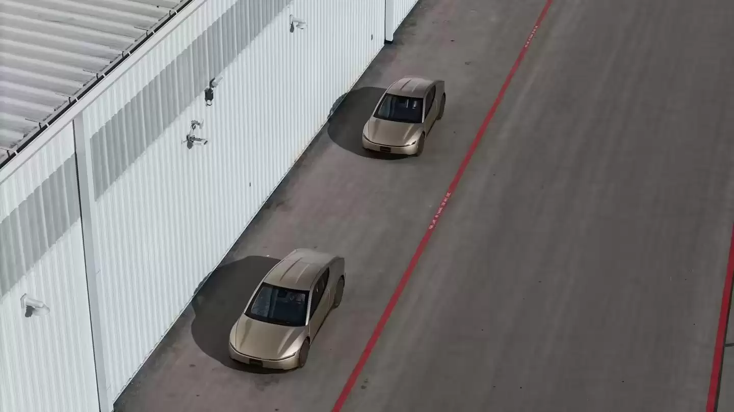 无方向盘的特斯拉Cybercab试生产提速，下月将启动量产