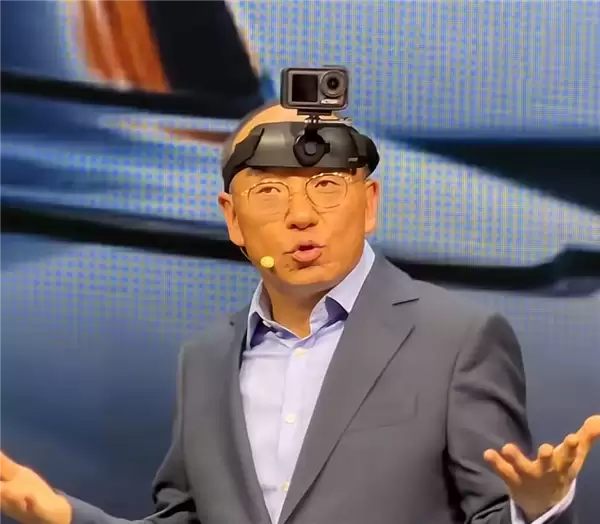 莲花CEO穿西装头顶摄像头炮轰激光雷达:放在车顶不好看