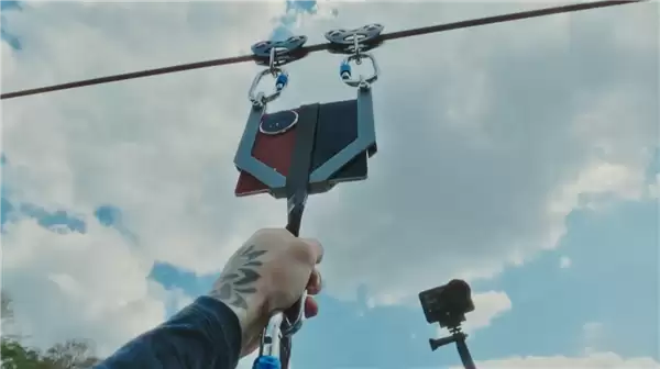 荣耀Magic V6首发全新鲁班盾构钢铰链 航空级强度 承重可达80kg