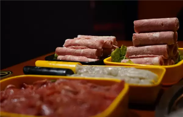 海底捞通报两起索赔敲诈事件:男子竟口含玻璃碎片碰瓷