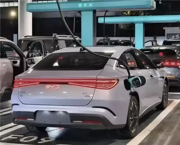 5分钟补能500公里+2100kW暴力输出!比亚迪兆瓦闪充2.0技术曝光