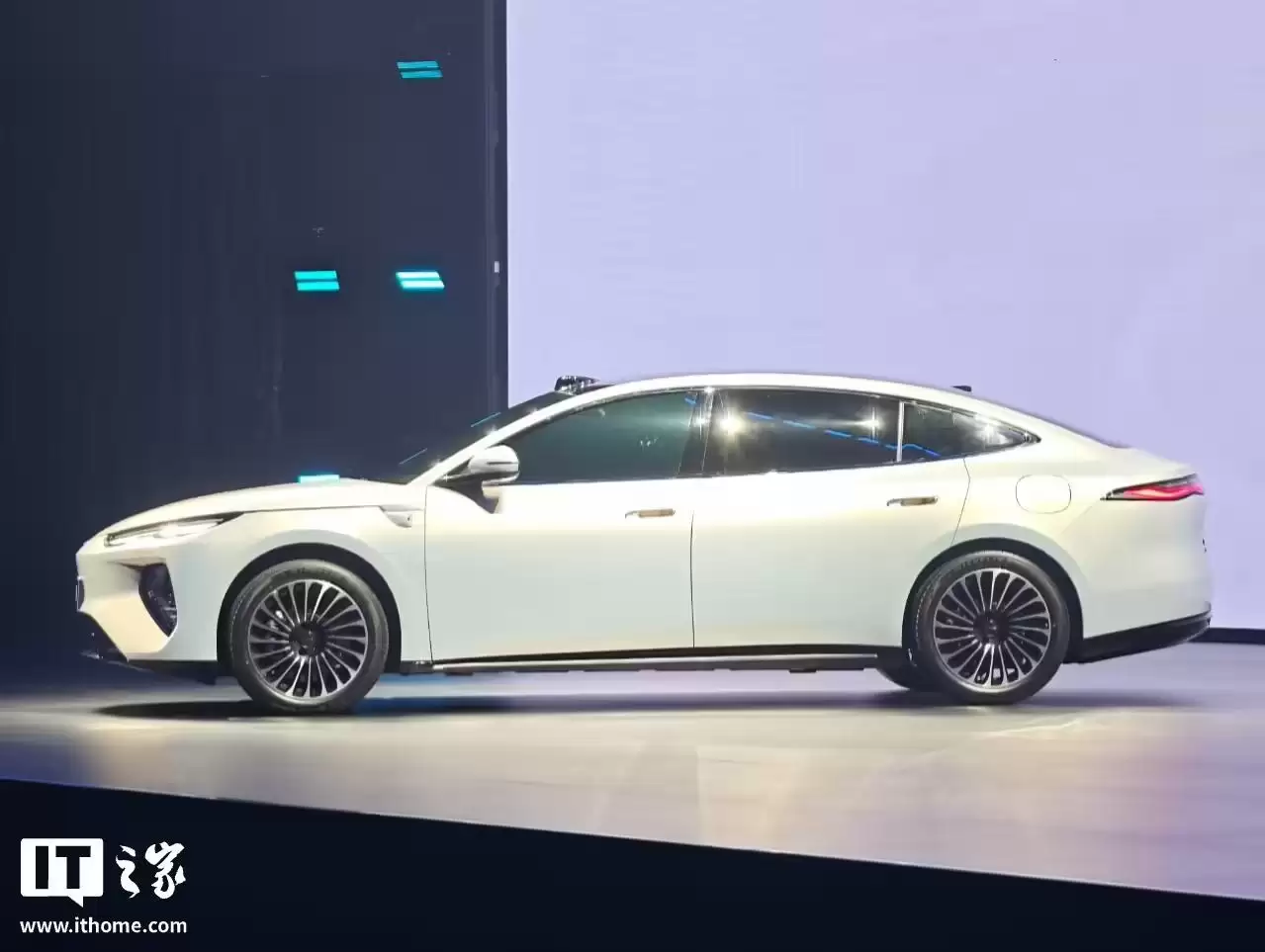 比亚迪海洋网全新旗舰轿车海豹08全球首秀，今年Q2正式上市