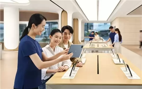 华为3月服务日今天开启:手机免费贴膜、维修免人工费