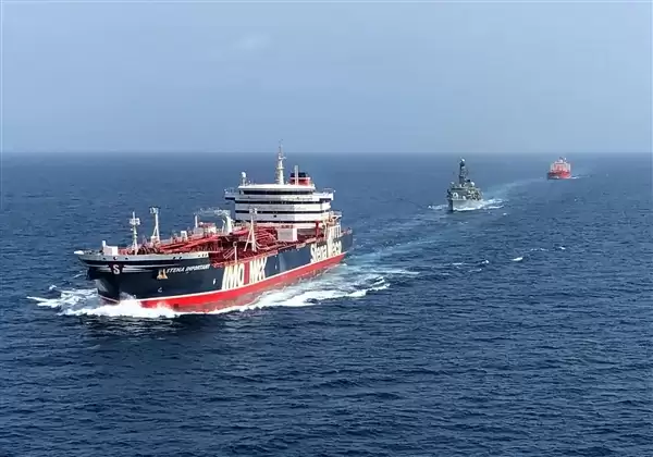 通行量降至个位数!最新报告:霍尔木兹海峡航运几乎完全停滞