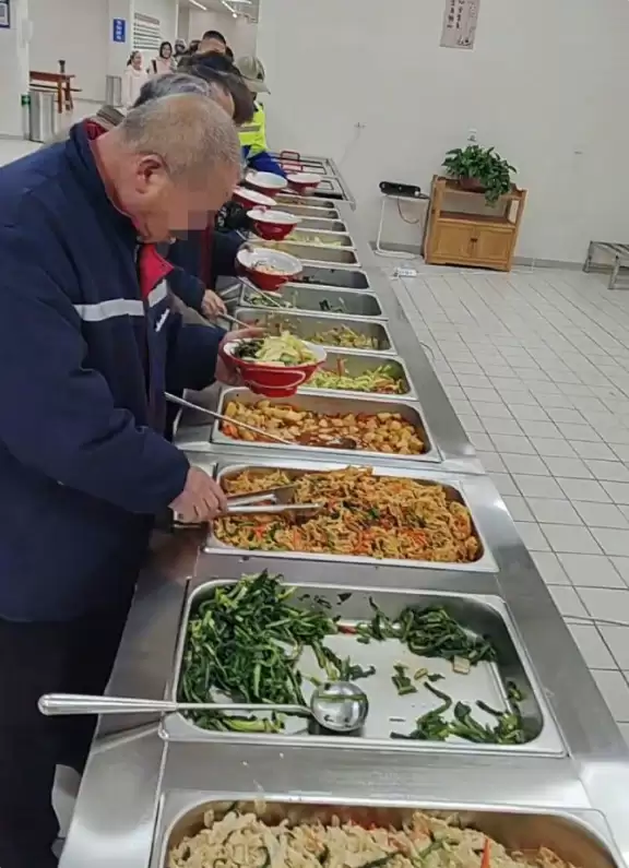 《武林外传》演员开免费餐厅：曾饰演乞丐 唯一要求是不浪费