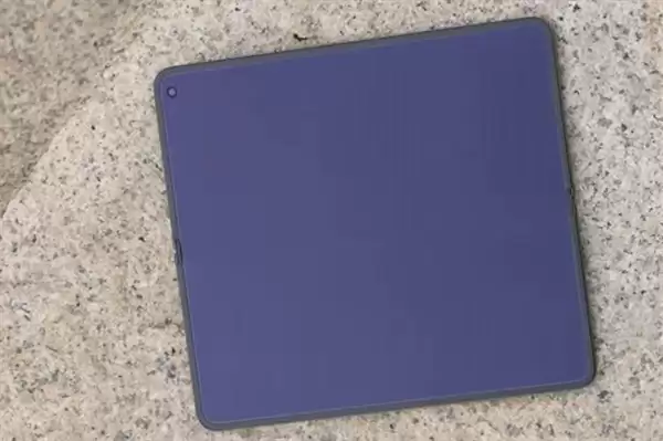 OPPO Find N6和友商折叠屏对比：折痕差距高下立判