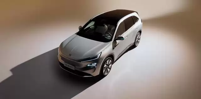 别克至境E7大五座SUV内饰亮相:零重力躺椅、保鲜冷暖箱等