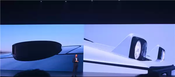 莲花CEO头戴相机讽刺车顶激光雷达 网友:升降摄像头手机咋没了呢