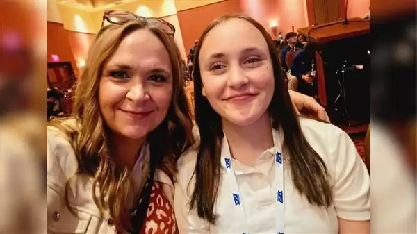 美国龙卷风后一对母女在车内身亡 车辆被龙卷风完全撕碎