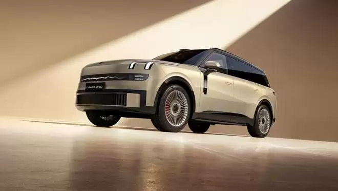 它的二排是个儿童床 领克900五座版还真玩出了差异化精致化