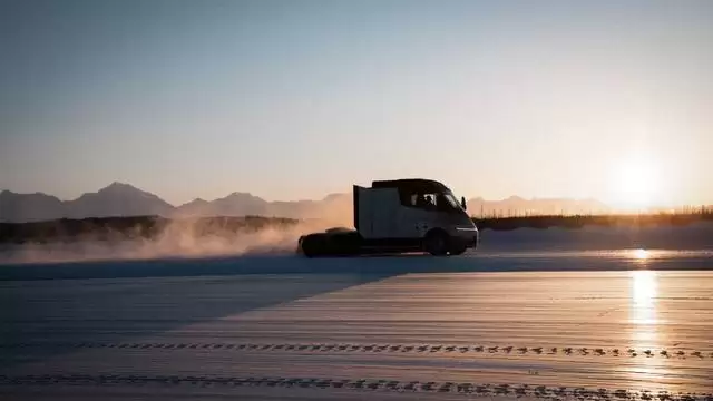 特斯拉电动卡车Semi官宣正在阿拉斯加冬测,该车今年大规模量产