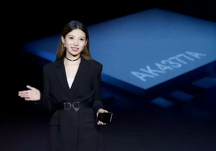 「微光点亮」获红杉、蓝驰、蚂蚁、鼎晖等超亿元融资,宋紫薇入局AI时尚硬件