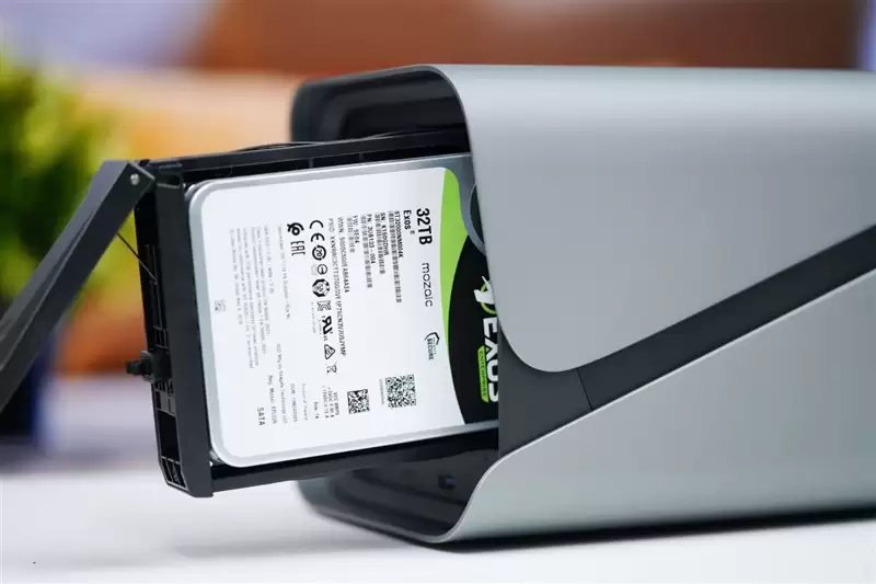 希捷银河Exos 32TB评测:机械硬盘巅峰!容量速度可靠性都无可挑剔