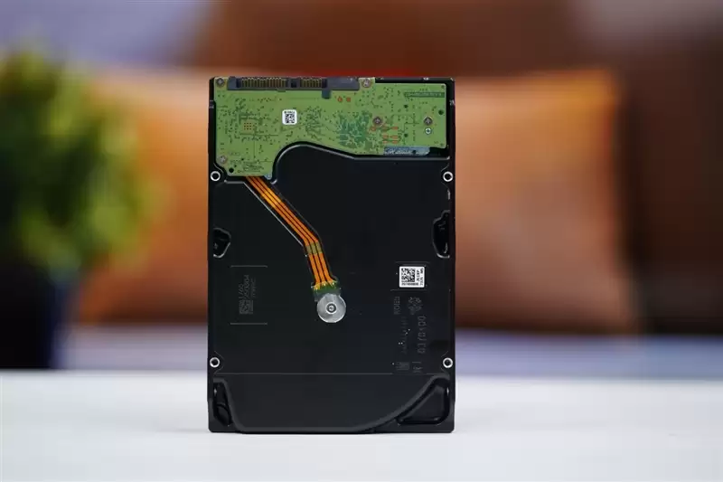 希捷银河Exos 32TB评测:机械硬盘巅峰!容量速度可靠性都无可挑剔