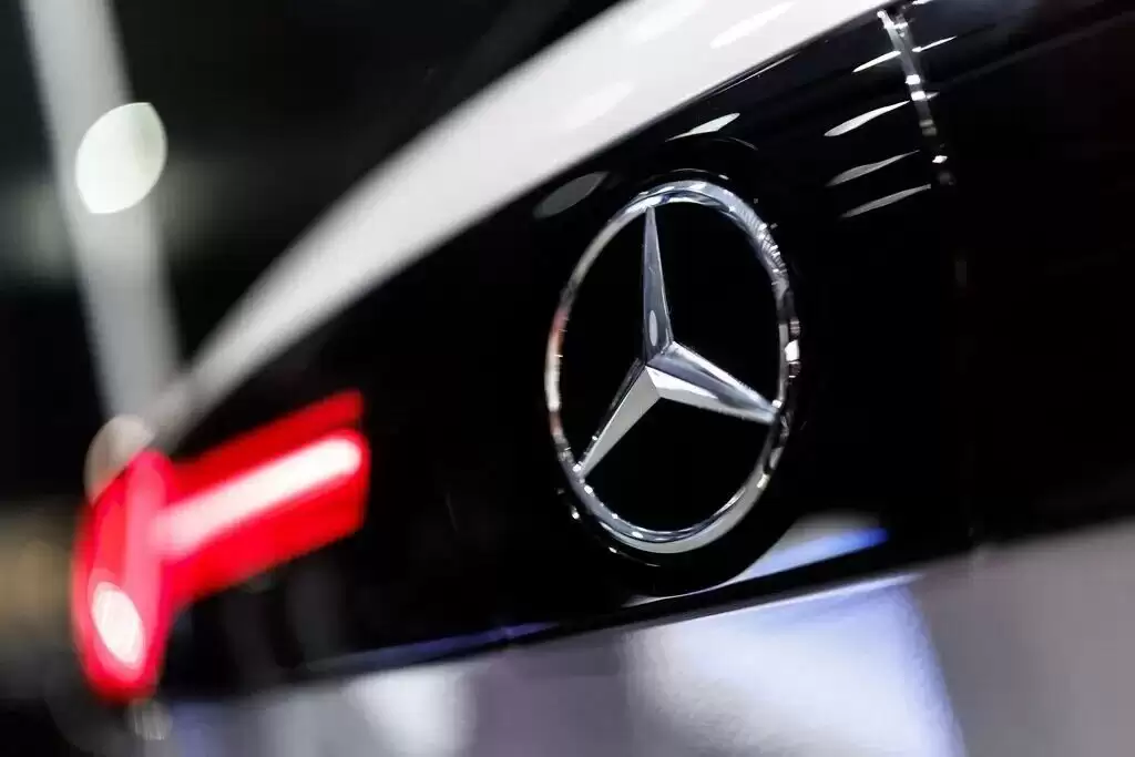 奔驰新车平台首落中国，要用吉利架构