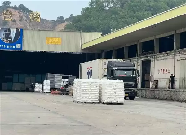 东莞一个小镇大堵车竟因中东开战:见过抢米抢面 没见过抢塑料