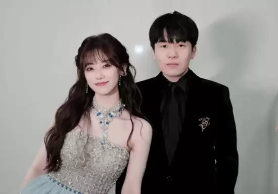 《英雄联盟》冠军中单Rookie官宣与主持小钰分手!甜蜜赛场伴侣终散场