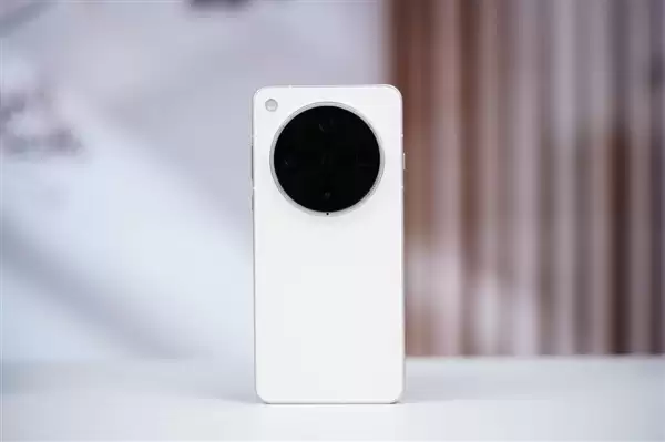 手机涨价潮来袭 多个老机型调价 分析师:2026年涨价不可避免