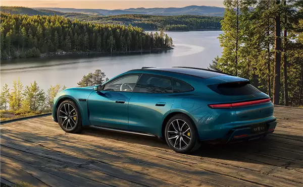 鸿蒙智行首款猎装车 尚酷Z7T无伪实车上路:颜值有爱不