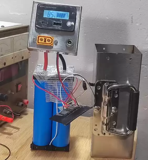 神操作！维修师自制12V汽车应急启动电源：还能多场景供电