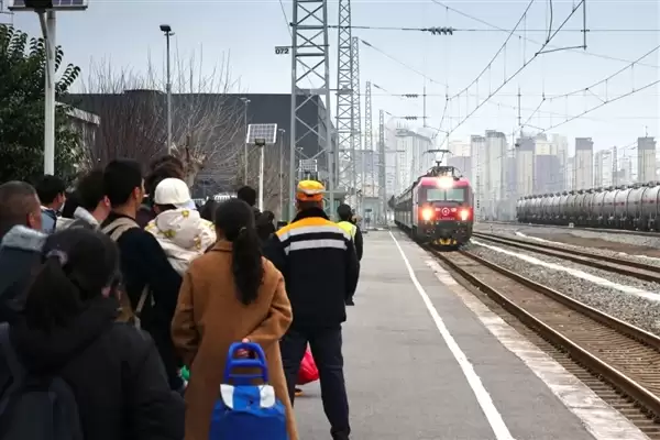 “全国最小火车站”:还没我家大呢!