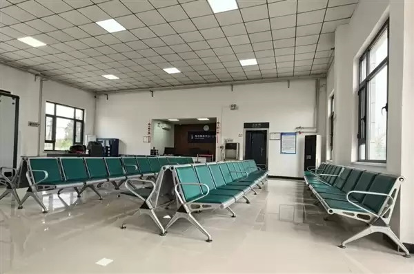 “全国最小火车站”:还没我家大呢!