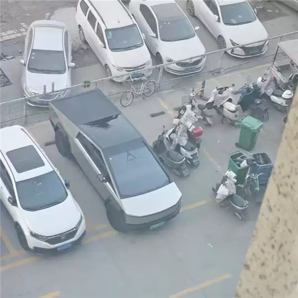 行驶的几百万元!川A绿牌特斯拉Cybertruck现身郑州街头