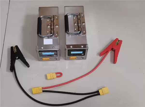 神操作！维修师自制12V汽车应急启动电源：还能多场景供电