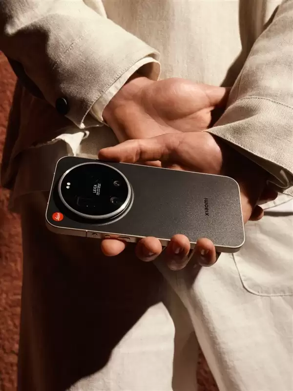 徕卡门店售卖:小米14 Ultra徕卡版黑银色上市!7999元起