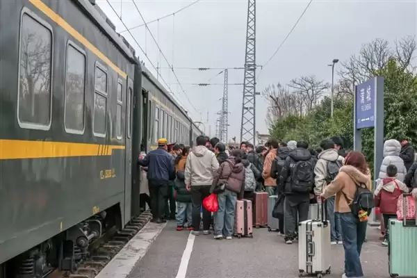 “全国最小火车站”:还没我家大呢!