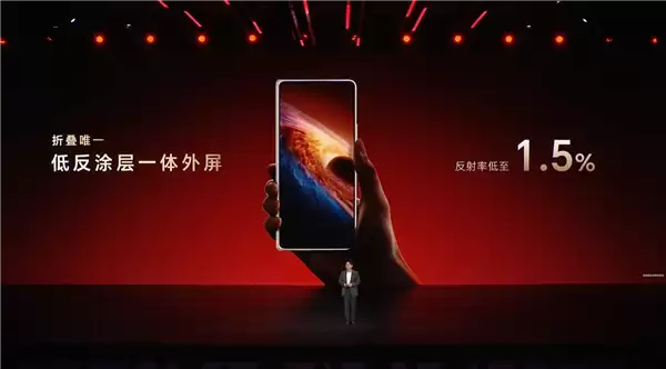 告别贴膜、不怕强光!荣耀Magic V6搭载至臻黑钻屏:行业首发全新镀膜技术