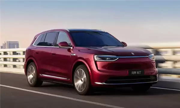 鸿蒙智行2月各车型销量出炉：仅问界M7一车破万台