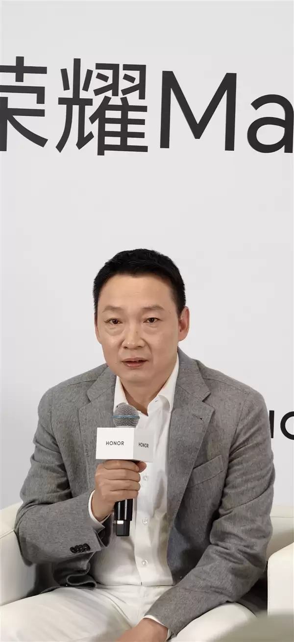 李健放狠话：苹果已经很牛 但荣耀很快将远超所有手机