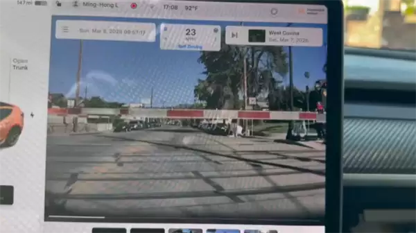 特斯拉FSD再曝铁路道口识别失效致撞杆事故，安全边界遭质疑