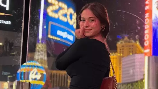 收入过亿的OnlyFans顶流和童年对话:我没能成为宇航员