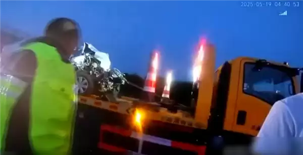 一男子高速开启智驾后呼呼大睡了一百多公里：致多车连环追尾