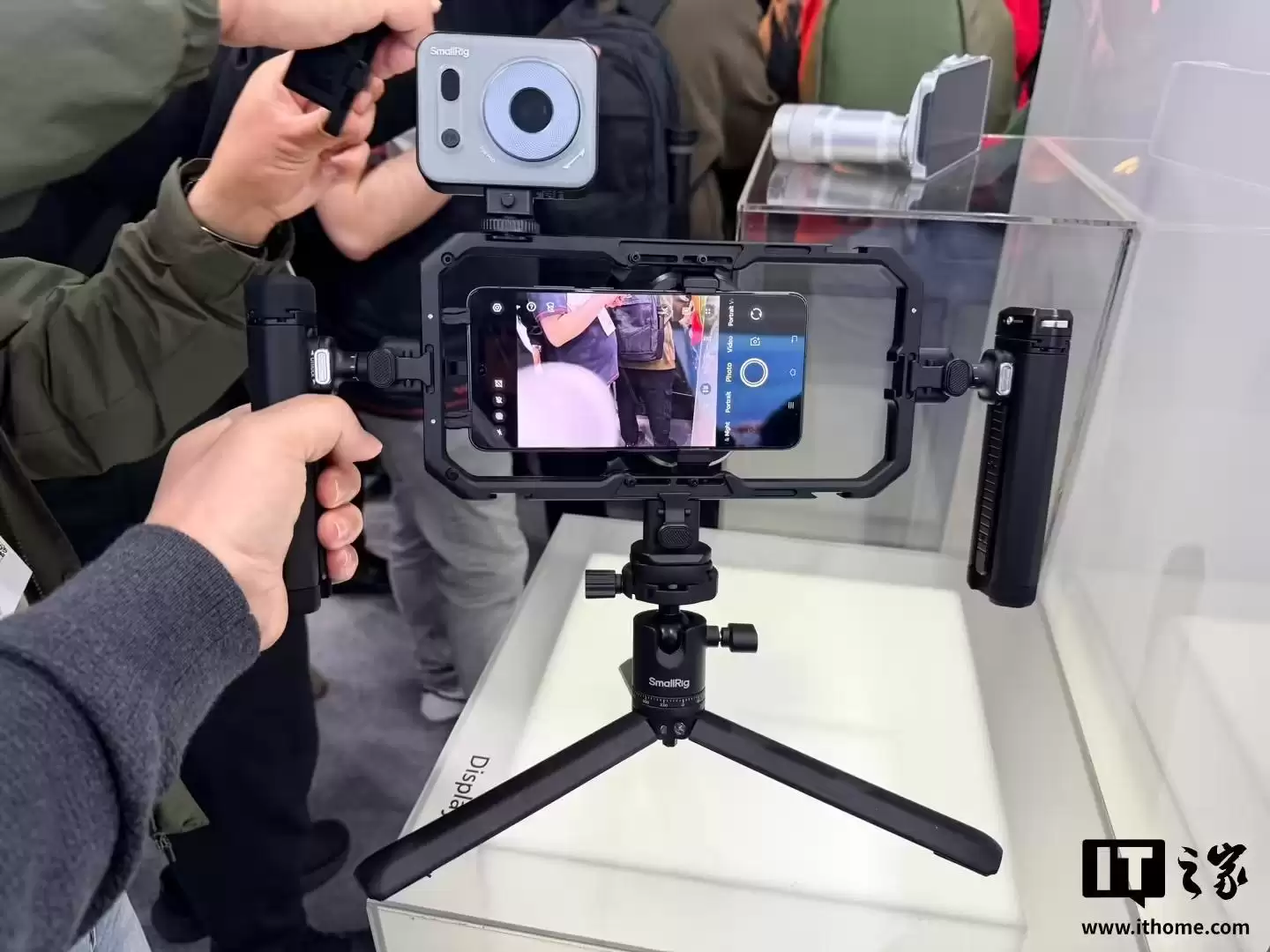 vivo X300 Ultra手机直出无修原图样张公开,展示3个焦段点位2亿超高像素画面