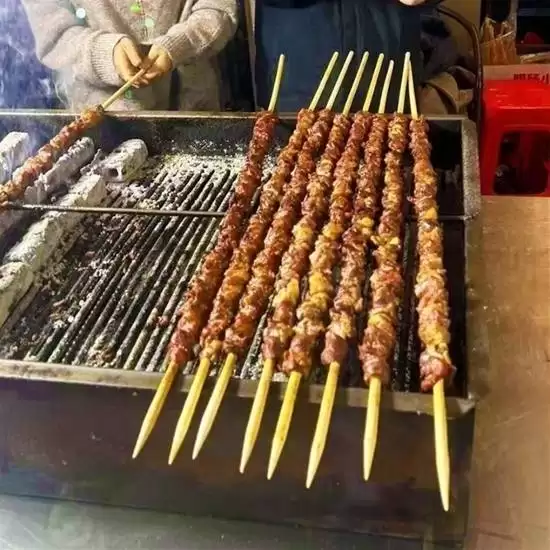 20元的网红大肉串批发价仅4.5元上热搜:纯鸭肉+羊油制成