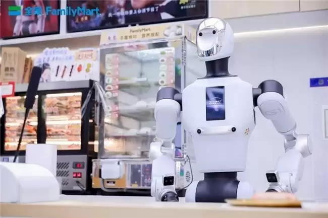 春晚机器人盖博特来啦！来全家FamilyMart 解锁全新智能购物体验