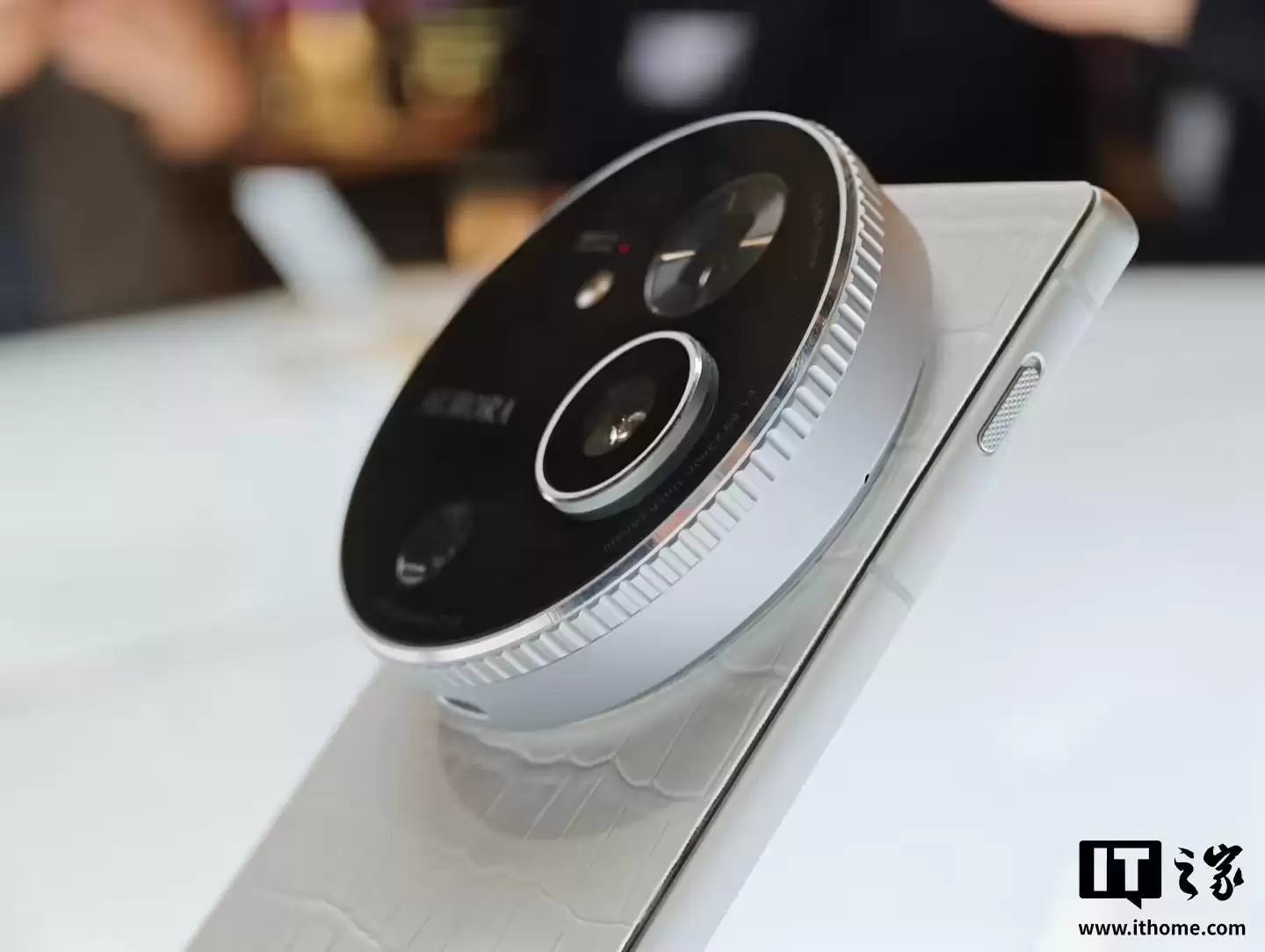 初探追觅旗舰手机:搭载第五代骁龙8至尊版处理器、预装努比亚星云AIOS系统