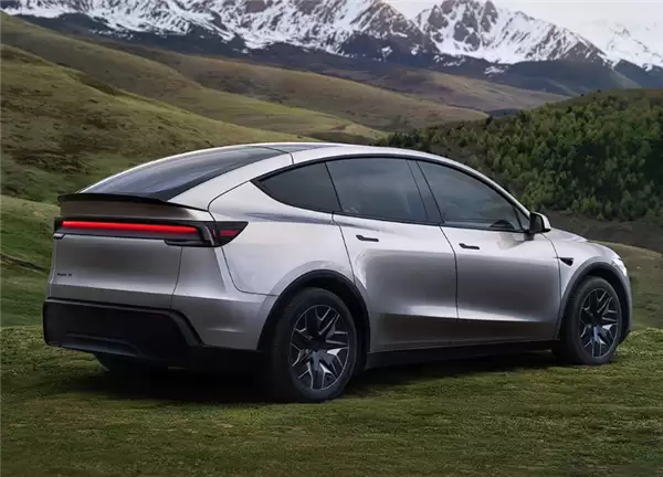 六座纯电SUV实测:特斯拉Model Y L更能跑、理想i8更舒适