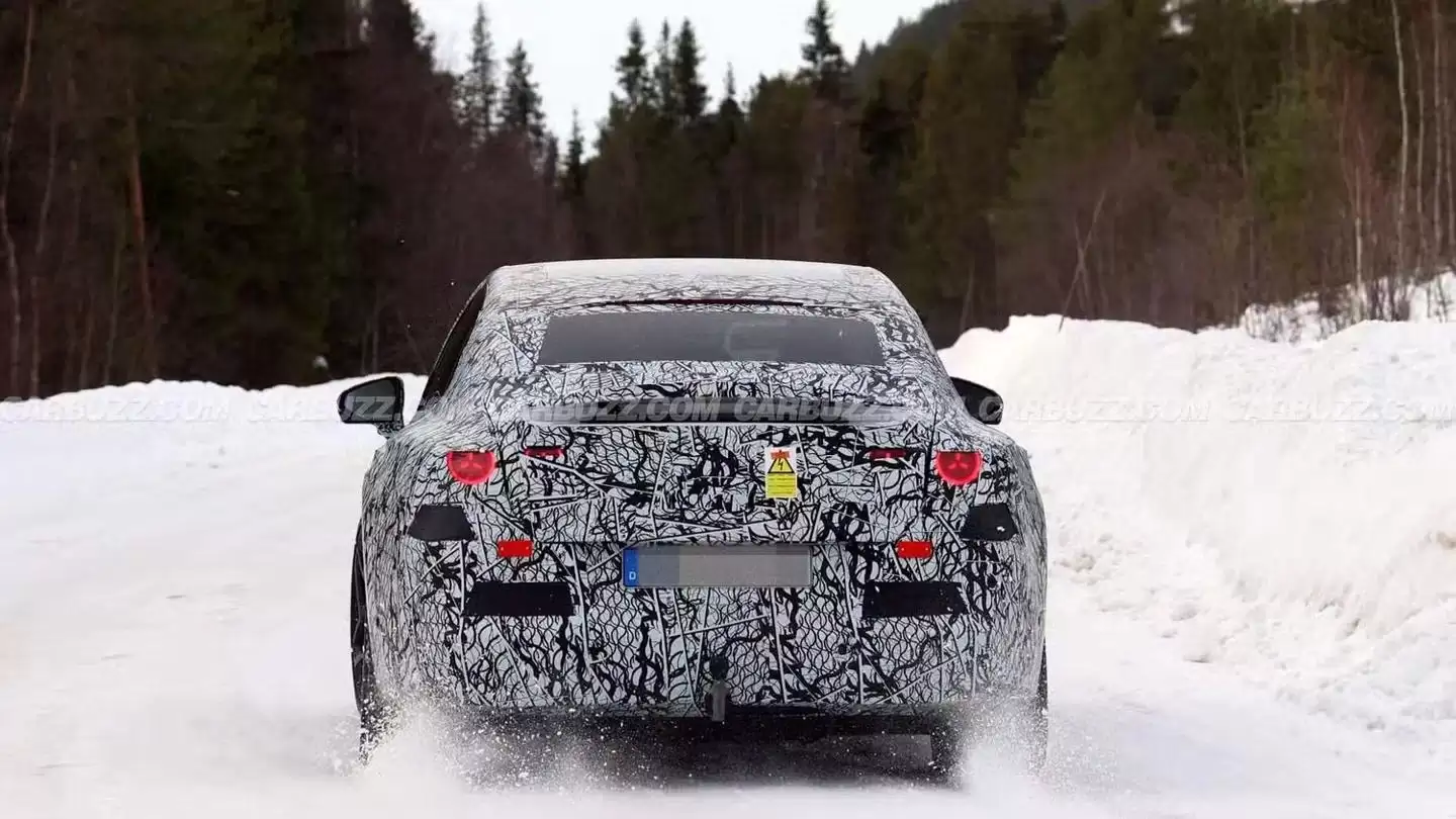 奔驰AMG C级纯电性能轿车路测图曝光