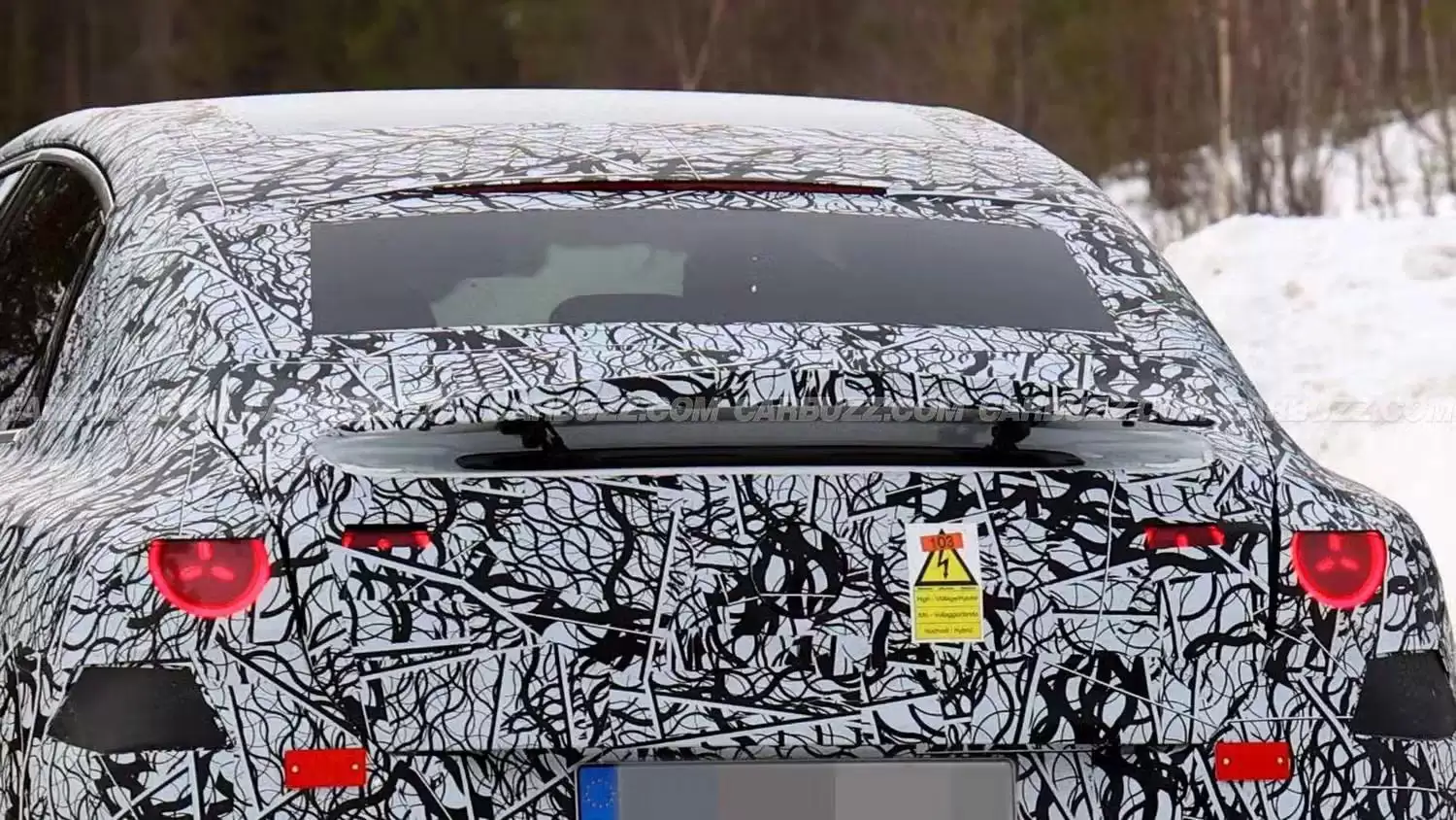 奔驰AMG C级纯电性能轿车路测图曝光